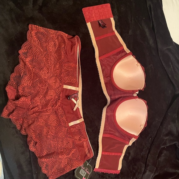 Lingerie - Picture 3 of 4